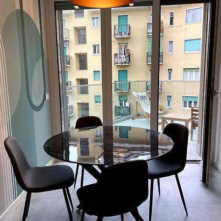 Luma Apartment: Luxurious Terrace In Skyscraper 5 Minutes From Duomo Apartman *